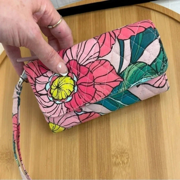 VERA BRADLEY RFID WALLET  VINTAGE FLORAL Pink  Smartphone Wrislet  Zip-Around - Picture 4 of 5